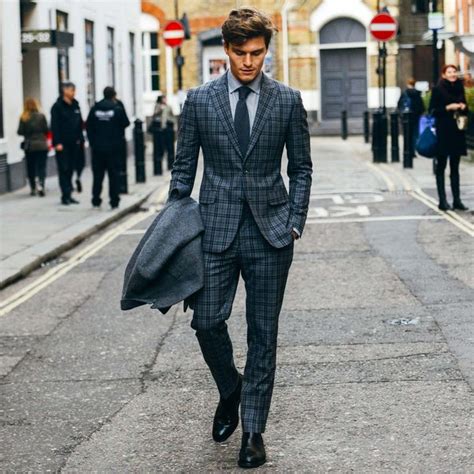sharp dresser meaning